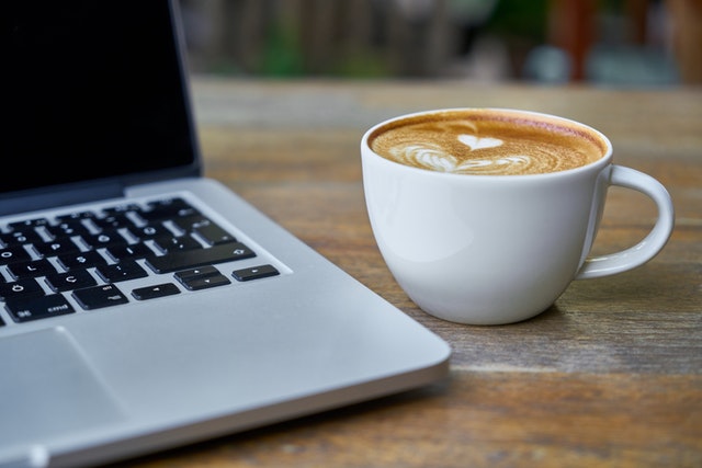 Image d'une tasse de café illustrant le faible coût des les solutions Imag'in Web - Création de site internet au prix d'un café par jour